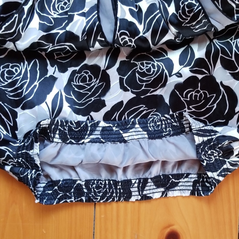 White House Black Market halter top blouse - Picture 7 of 7